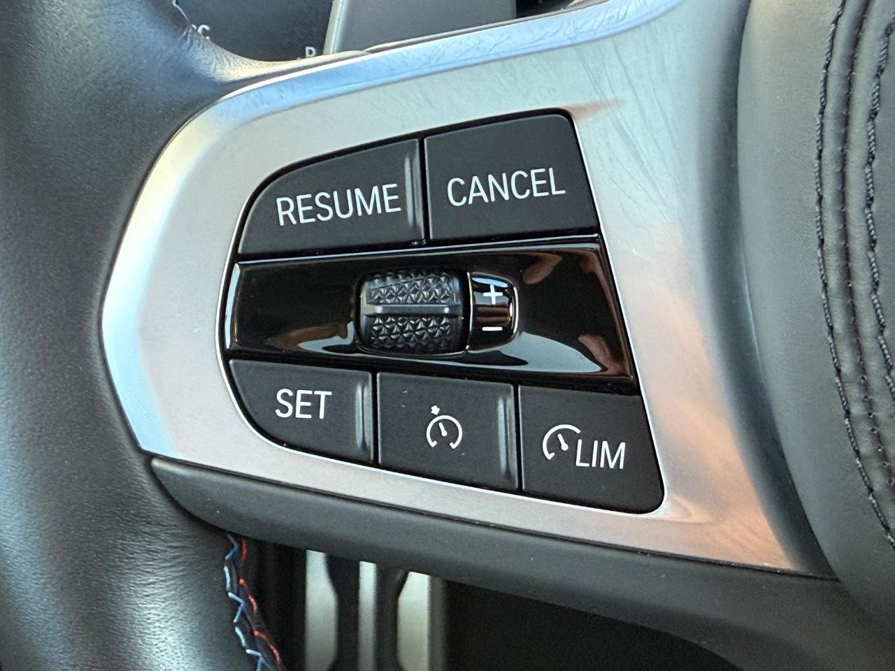 BMW X4 Vehicle Image 16