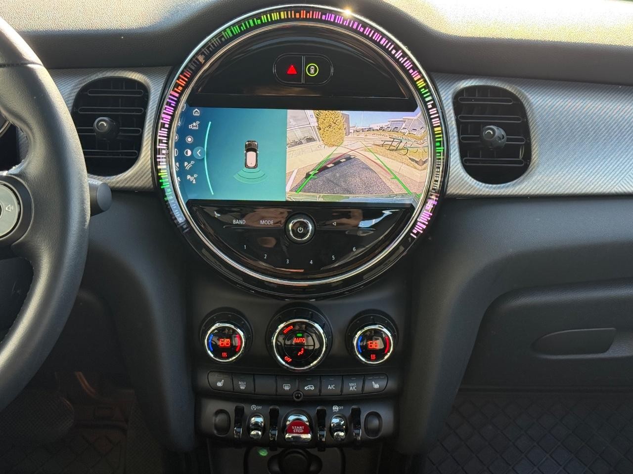 MINI Hardtop 2 Door Vehicle Image 11