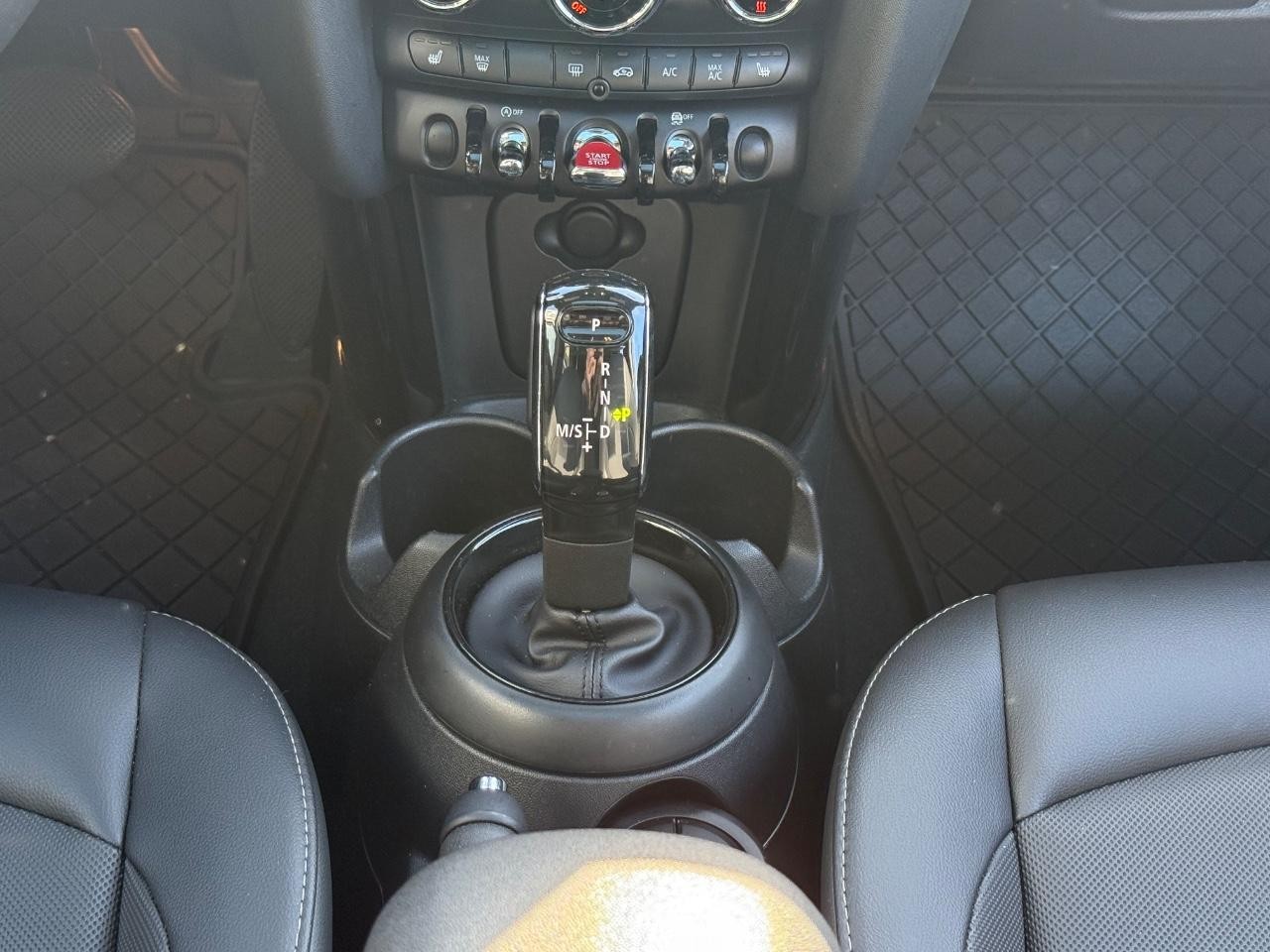 MINI Hardtop 2 Door Vehicle Image 12