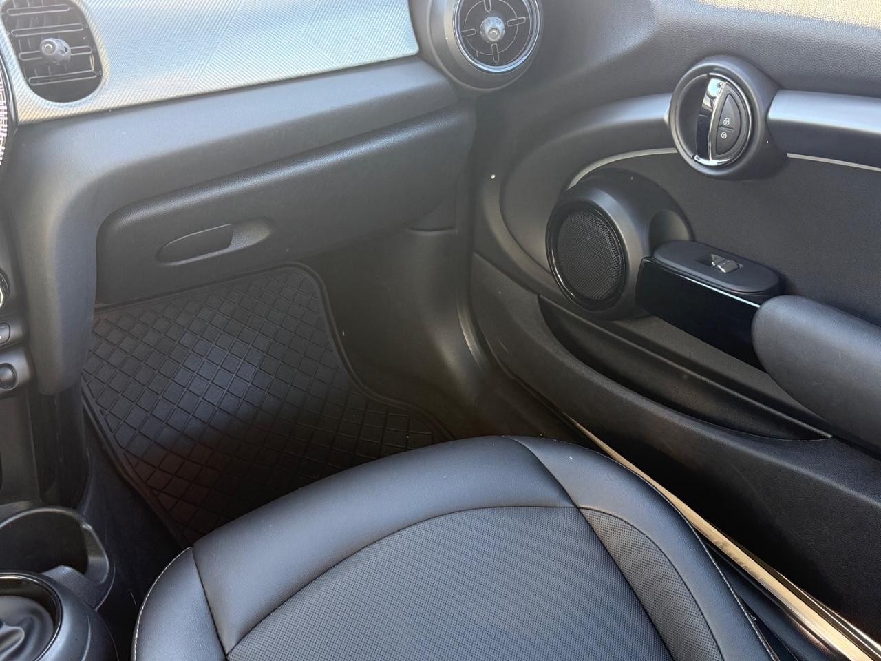 MINI Hardtop 2 Door Vehicle Image 14