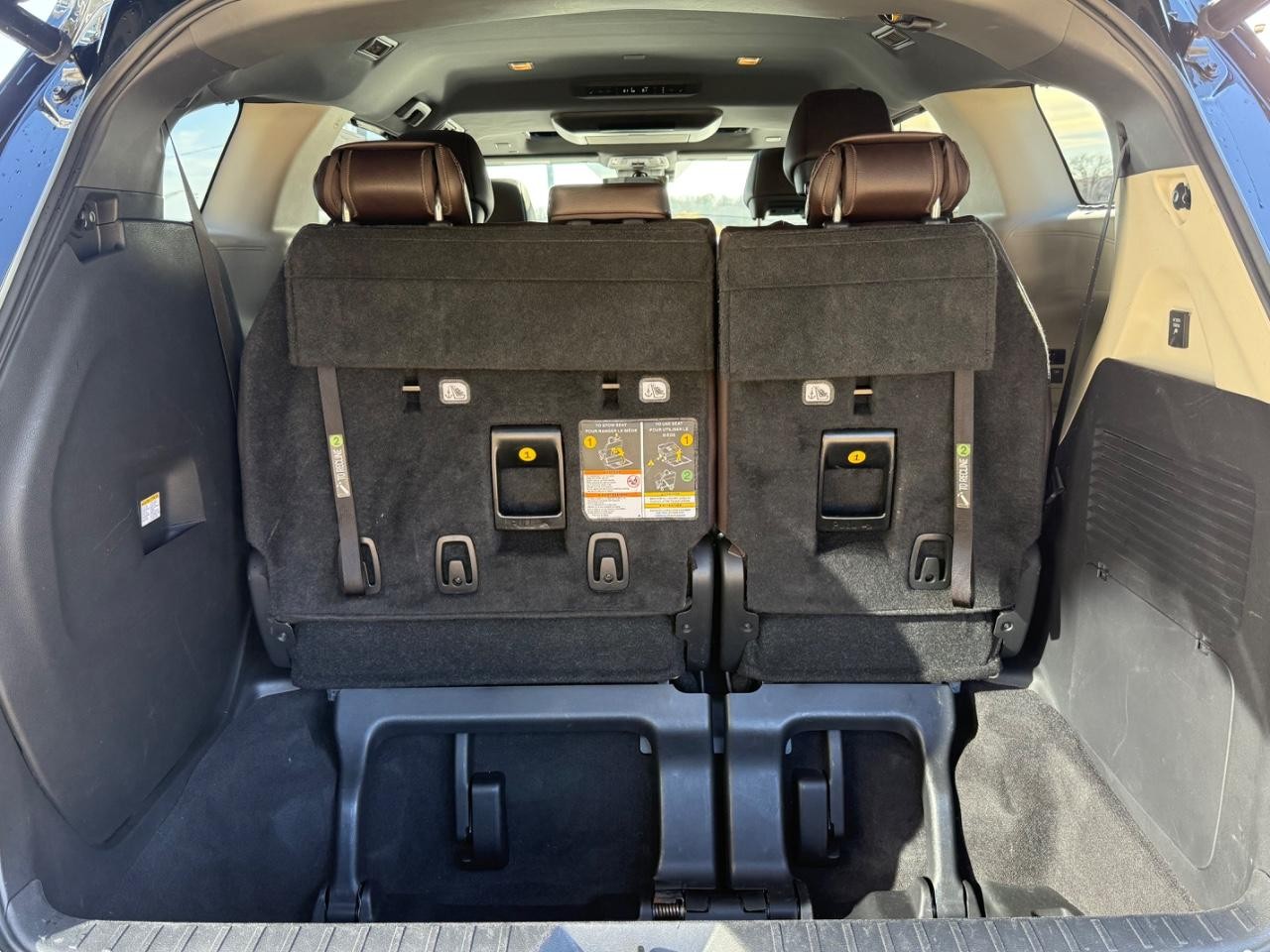 Toyota Sienna Vehicle Image 05