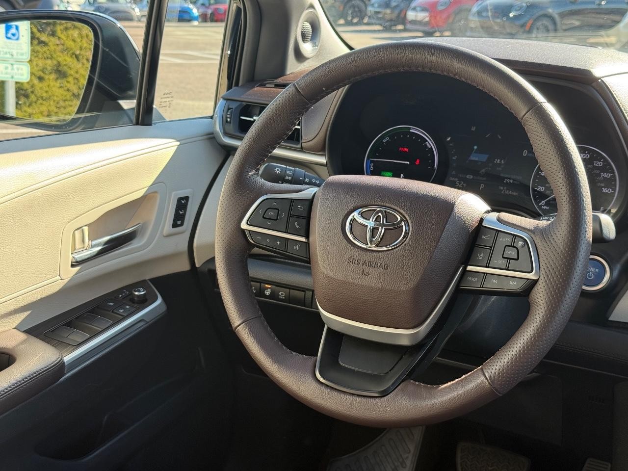 Toyota Sienna Vehicle Image 16