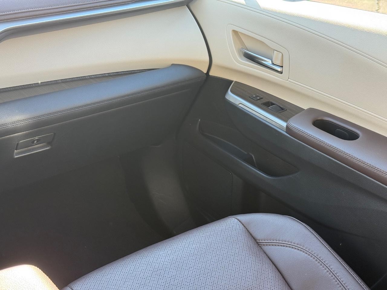 Toyota Sienna Vehicle Image 17