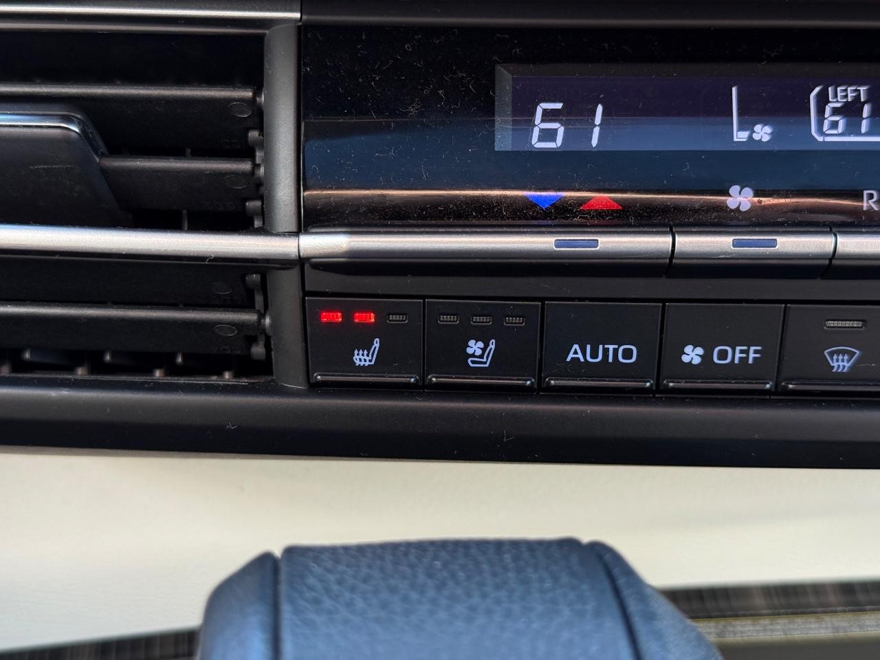 Toyota Sienna Vehicle Image 24