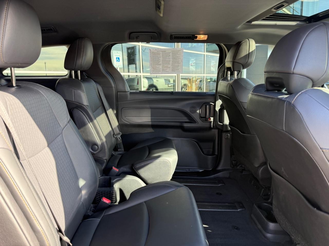 Toyota Sienna Vehicle Image 10