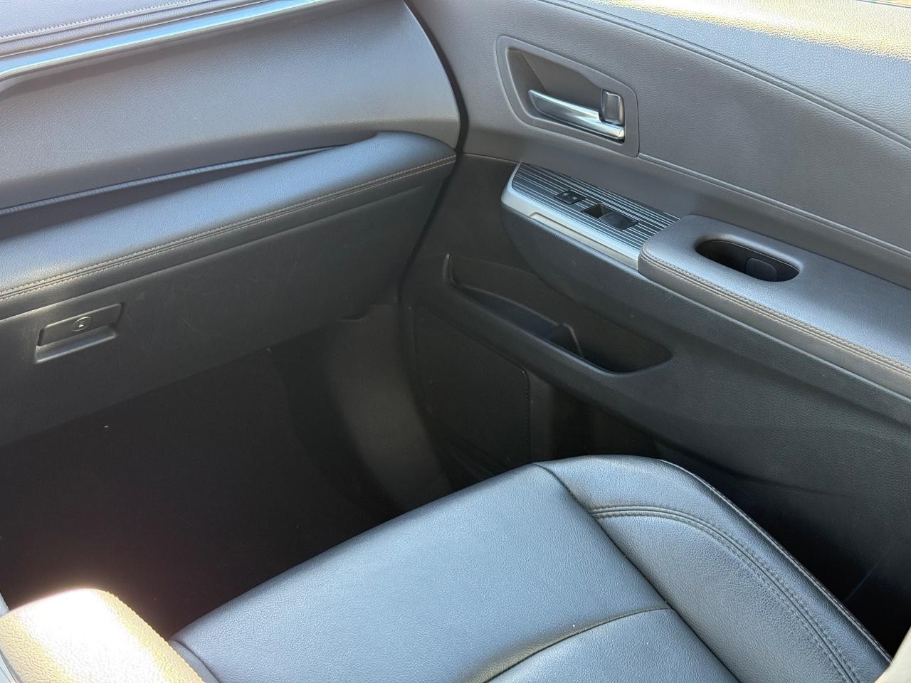 Toyota Sienna Vehicle Image 16