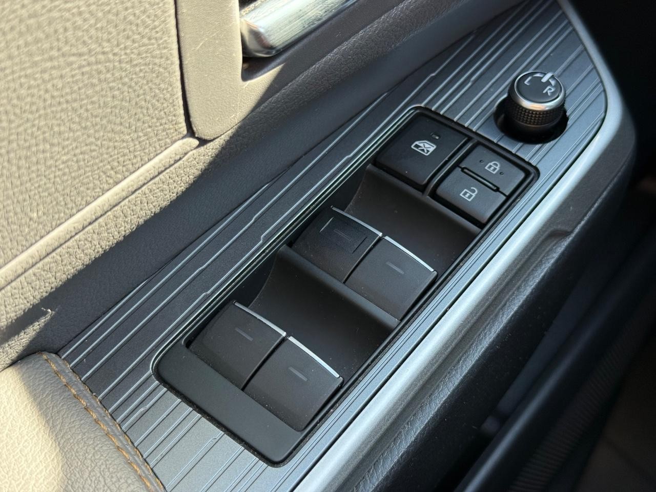 Toyota Sienna Vehicle Image 22