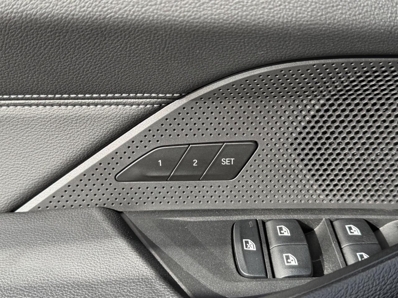 BMW 4 Series Vehicle Image 16