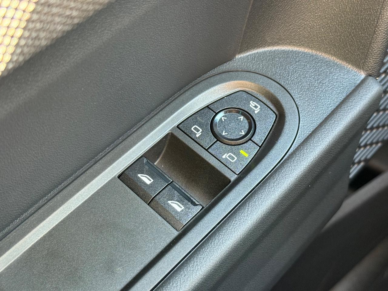 MINI Hardtop 2 Door Vehicle Image 15