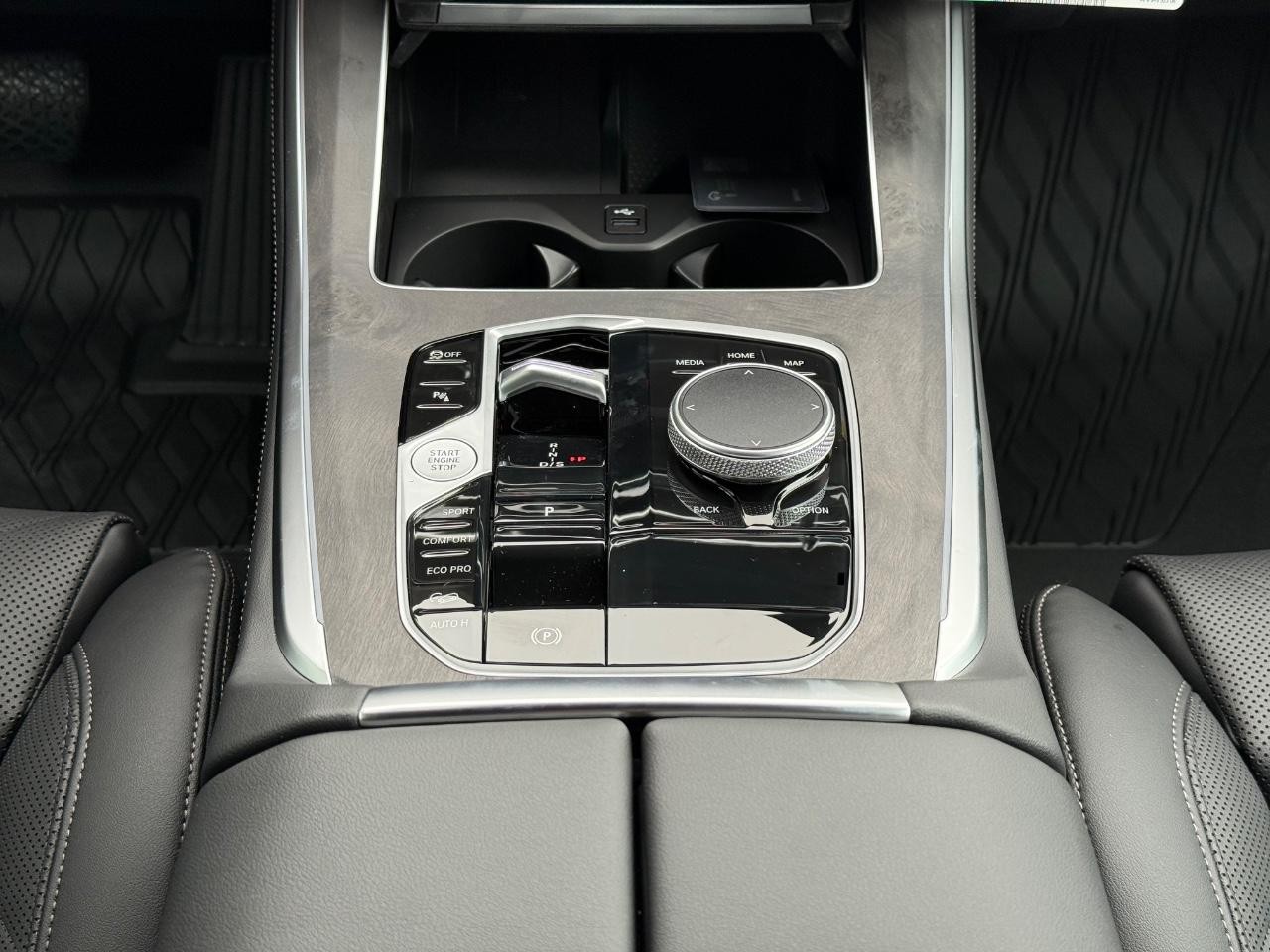 BMW X5 Vehicle Image 08