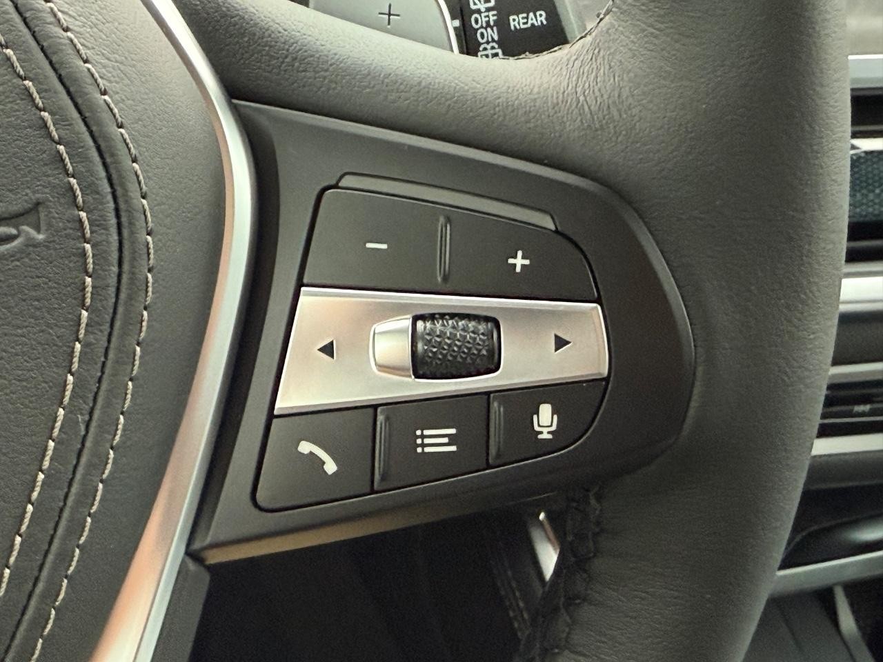 BMW X5 Vehicle Image 13