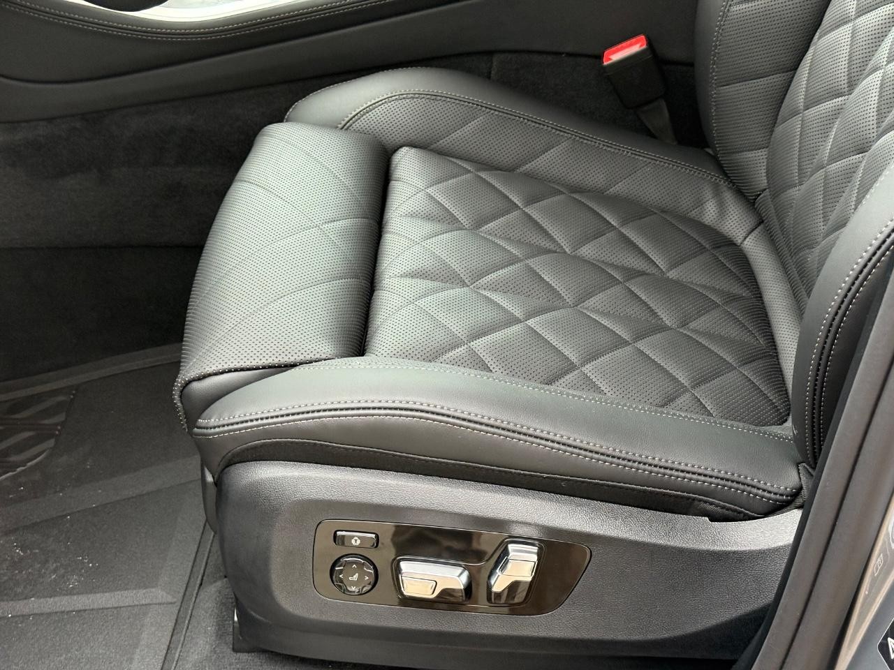 BMW X5 Vehicle Image 17