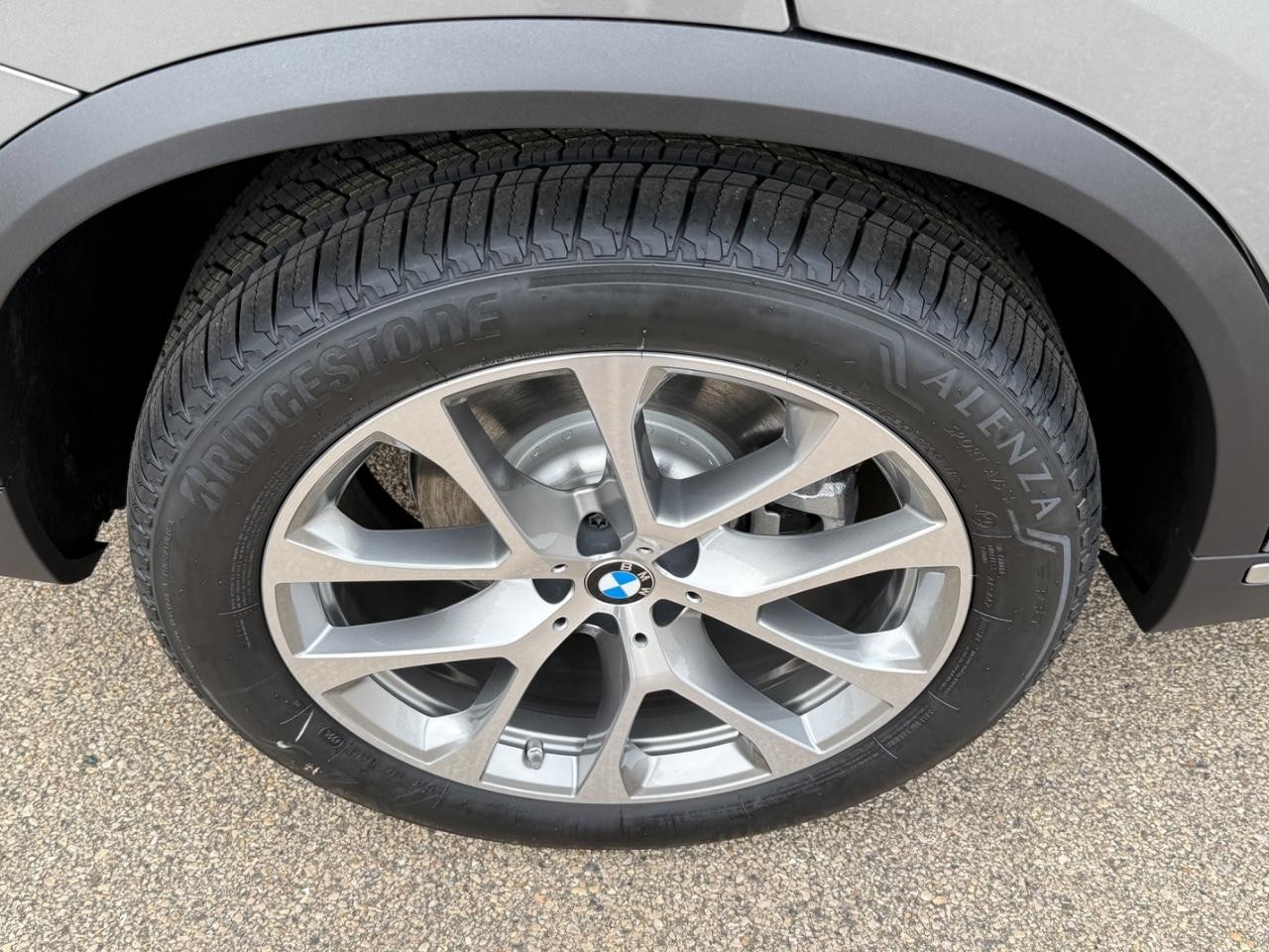 BMW X5 Vehicle Image 04