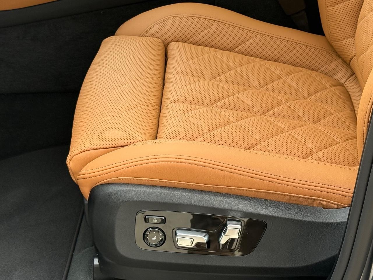 BMW X5 Vehicle Image 17