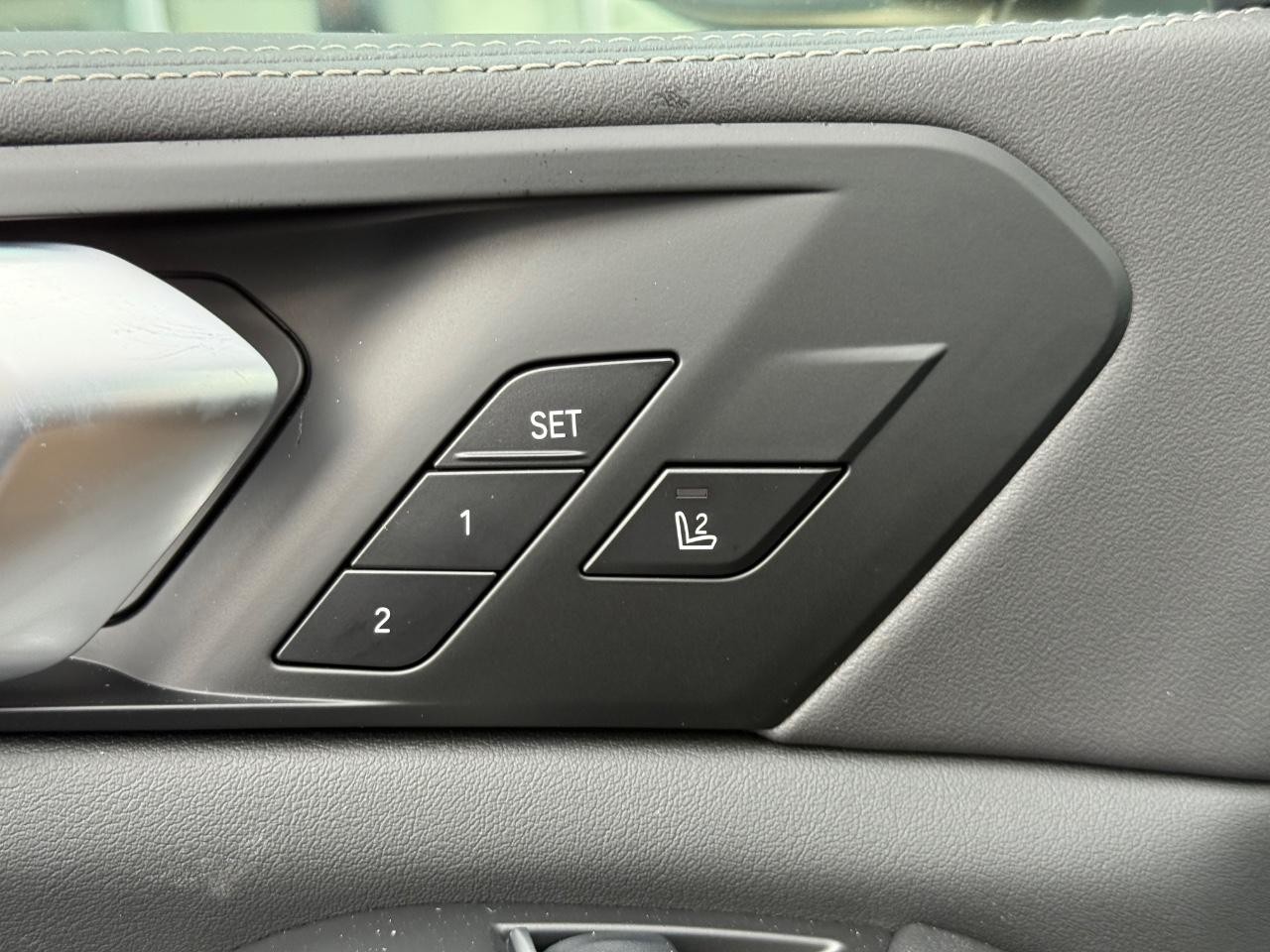 BMW X5 Vehicle Image 12