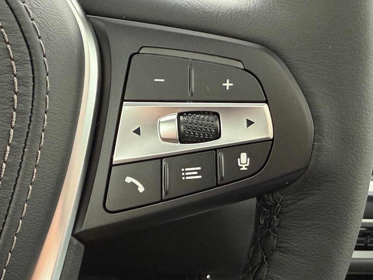 BMW X5 Vehicle Image 14