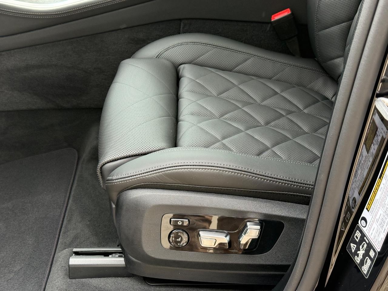 BMW X5 Vehicle Image 18