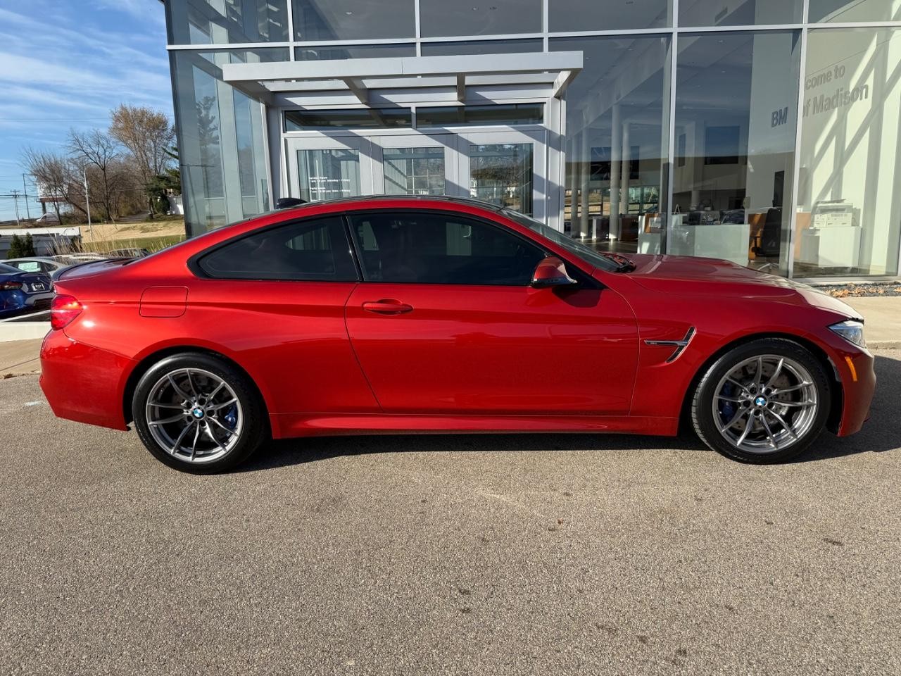 BMW M4 Vehicle Full-screen Gallery Image 02