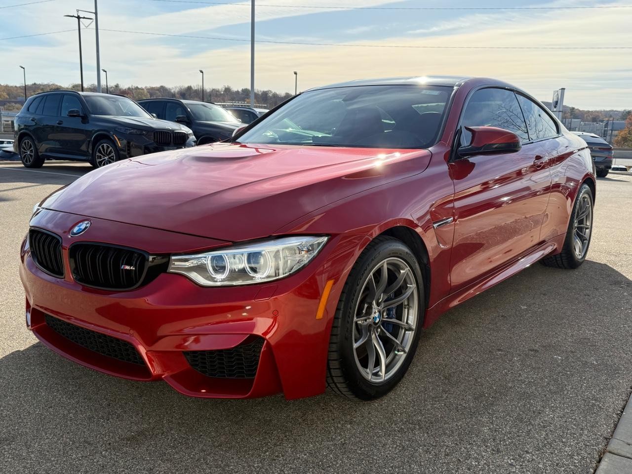 BMW M4 Vehicle Full-screen Gallery Image 07