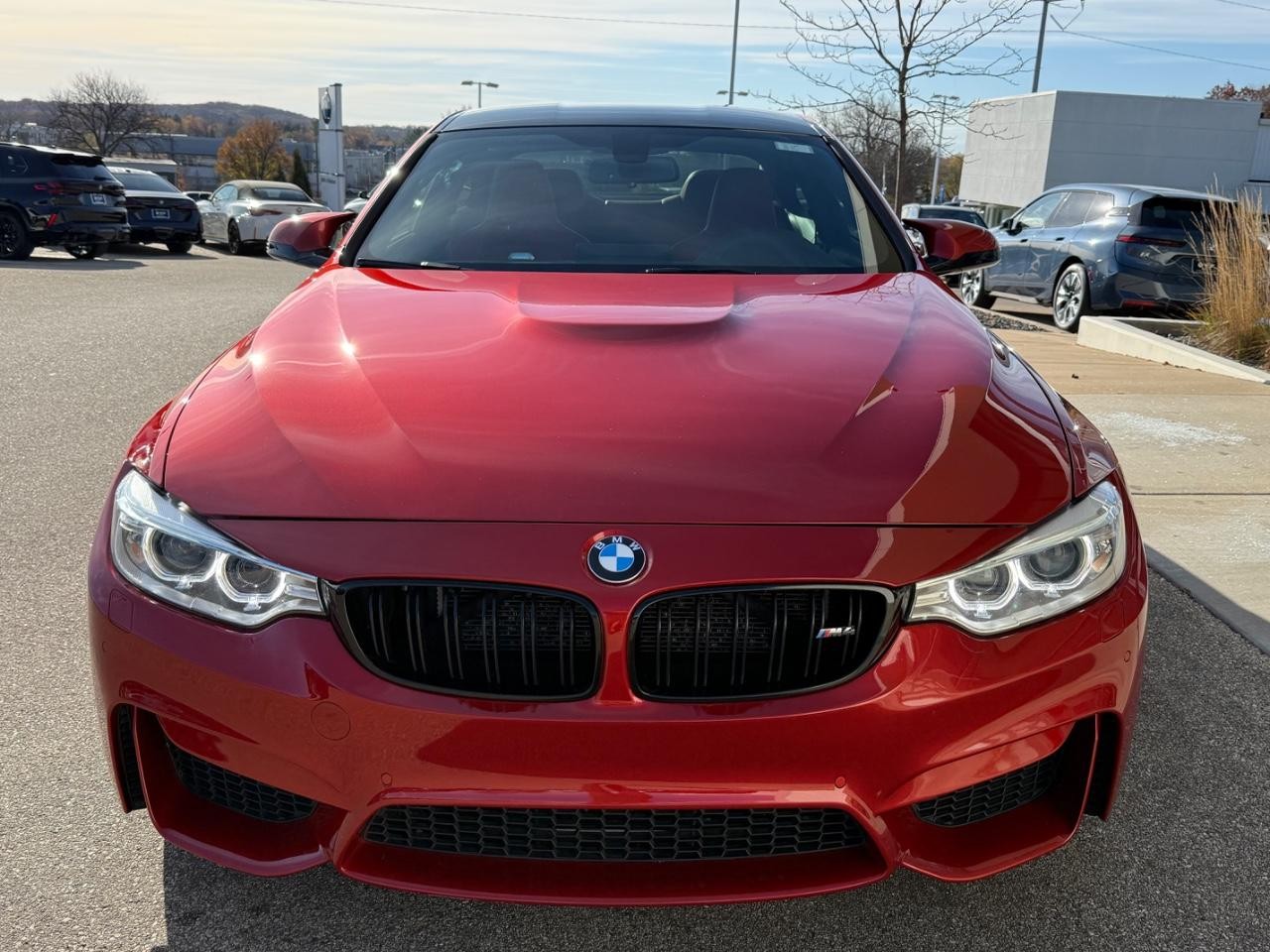 BMW M4 Vehicle Full-screen Gallery Image 08