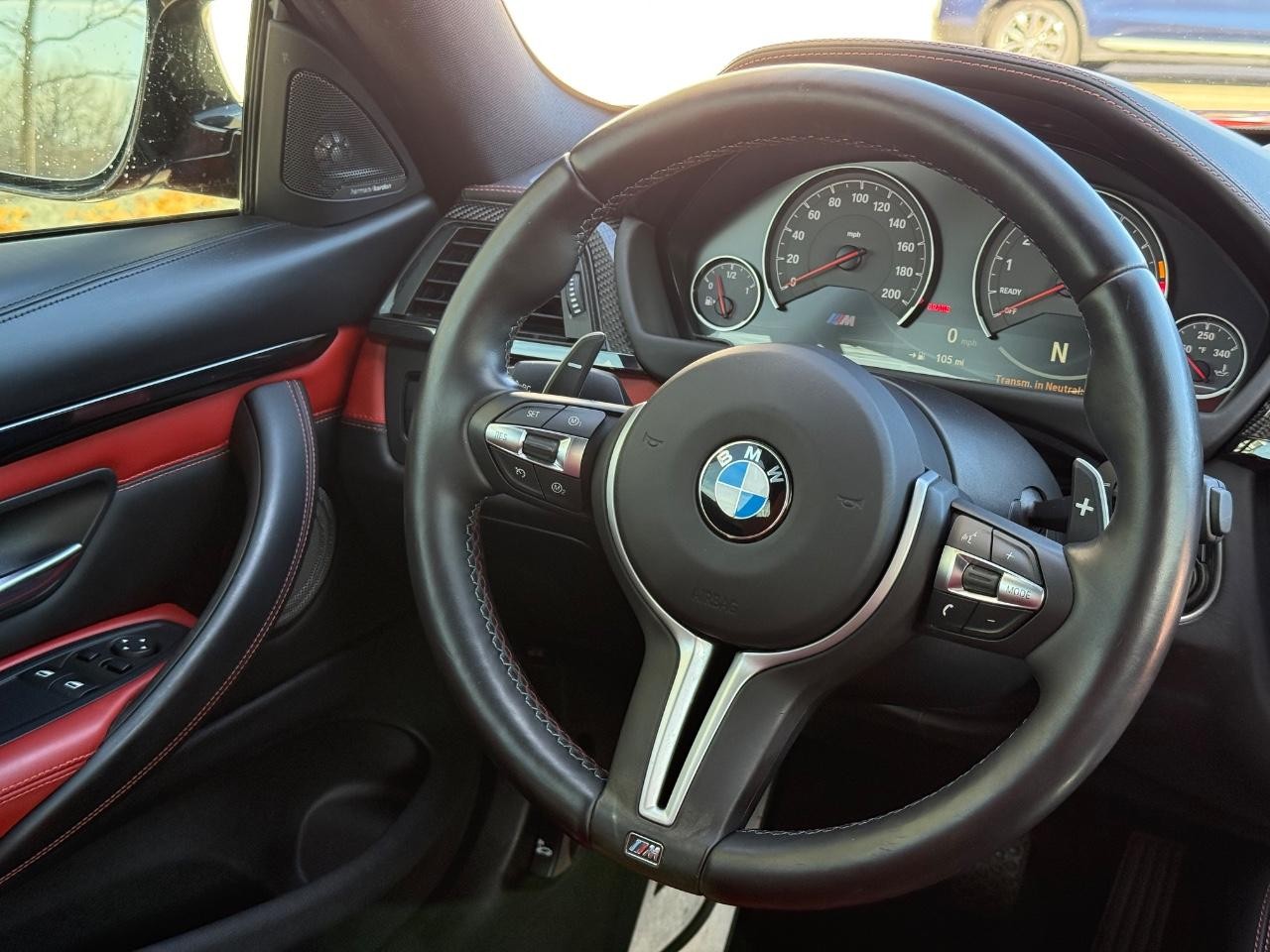 BMW M4 Vehicle Full-screen Gallery Image 13