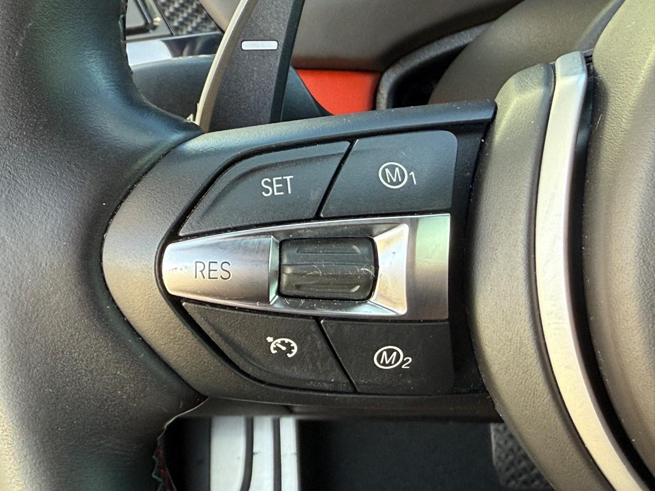 BMW M4 Vehicle Full-screen Gallery Image 15