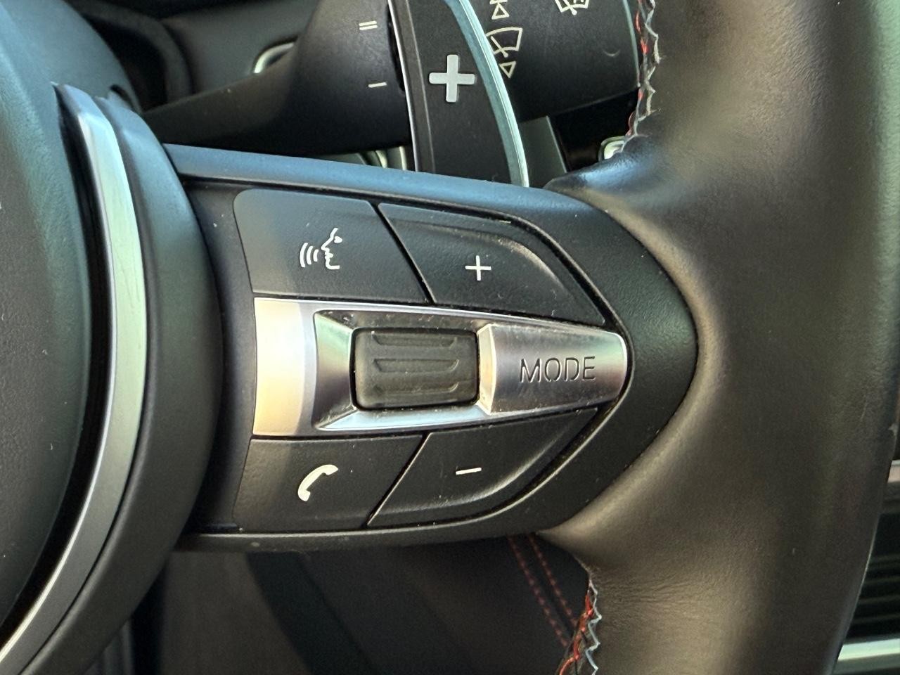 BMW M4 Vehicle Full-screen Gallery Image 16