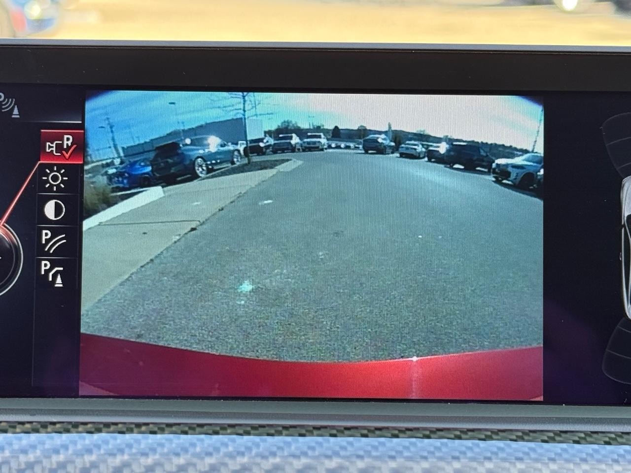 BMW M4 Vehicle Full-screen Gallery Image 19