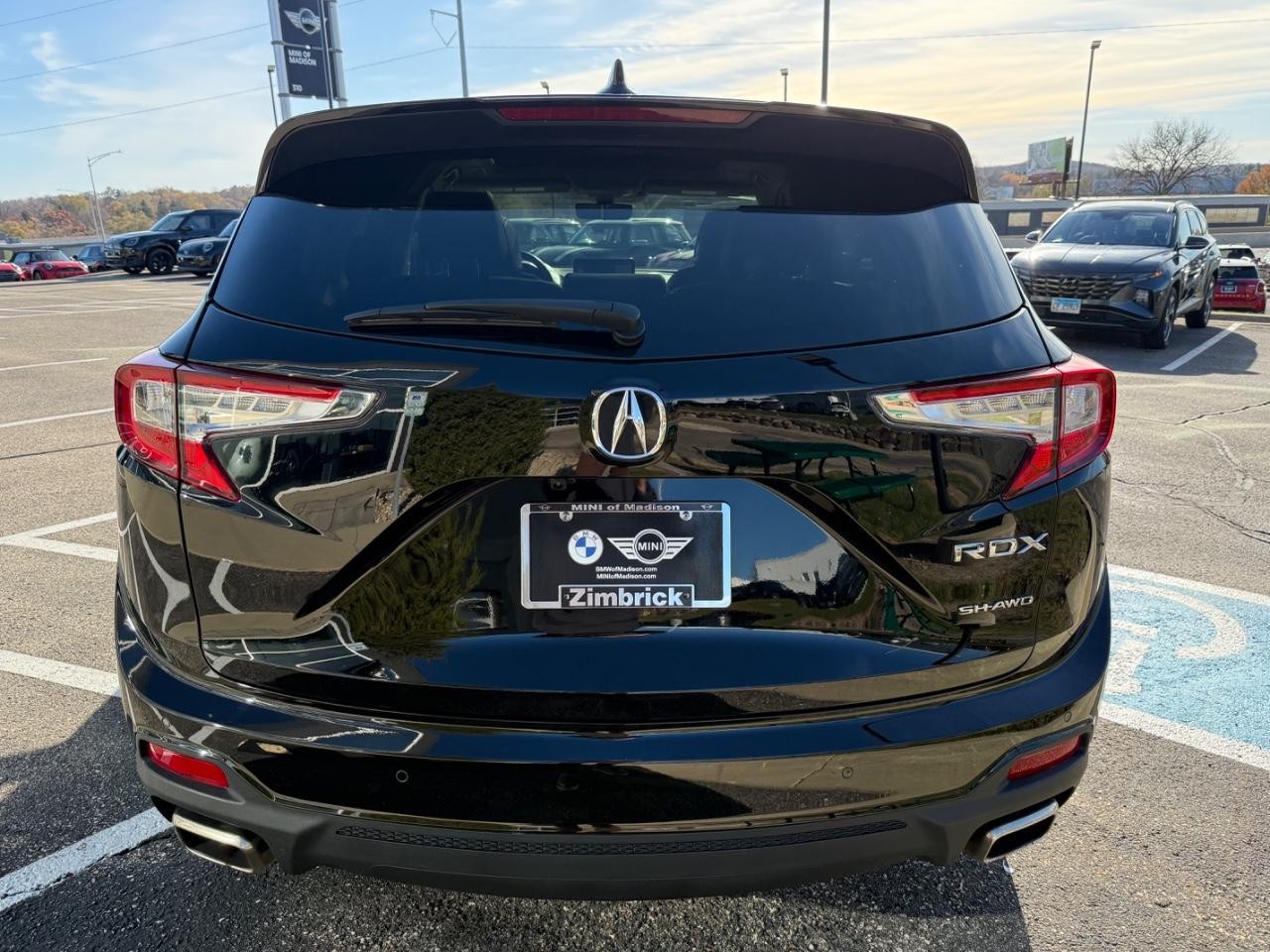 Acura RDX Vehicle Full-screen Gallery Image 04