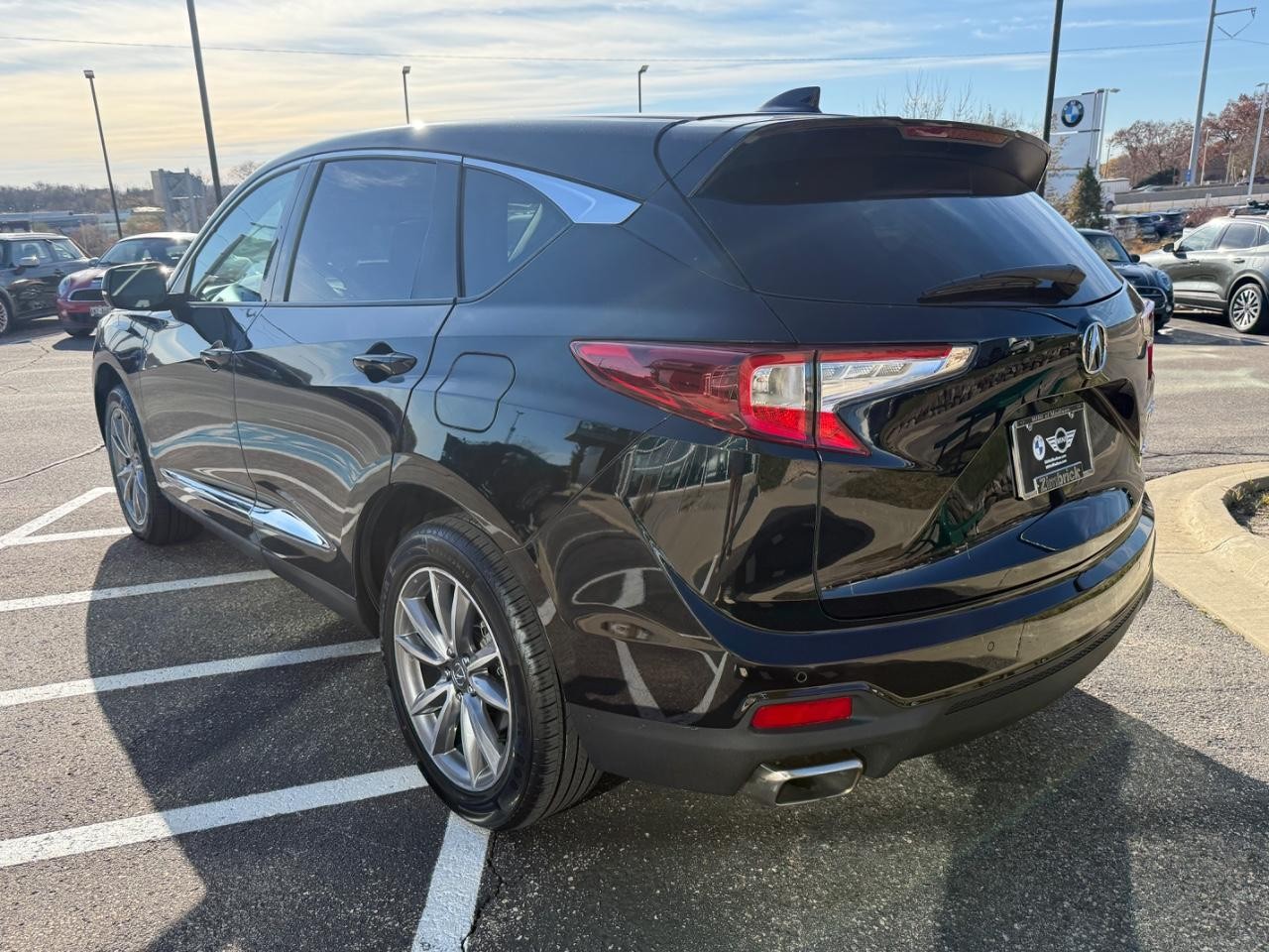 Acura RDX Vehicle Full-screen Gallery Image 05