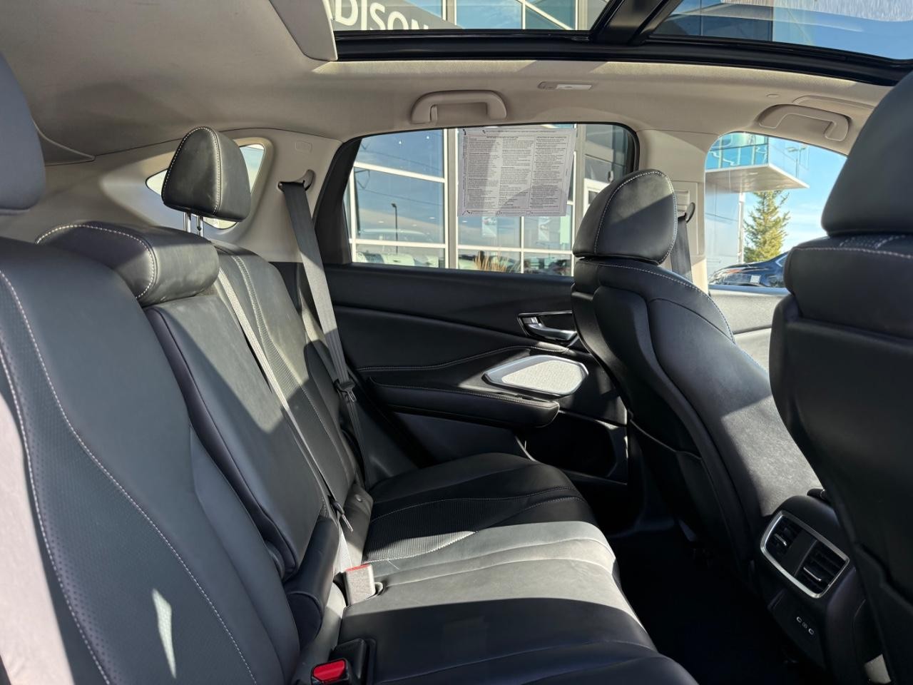 Acura RDX Vehicle Full-screen Gallery Image 09