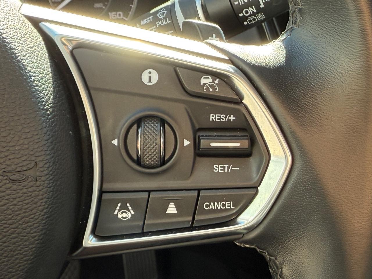 Acura RDX Vehicle Full-screen Gallery Image 15