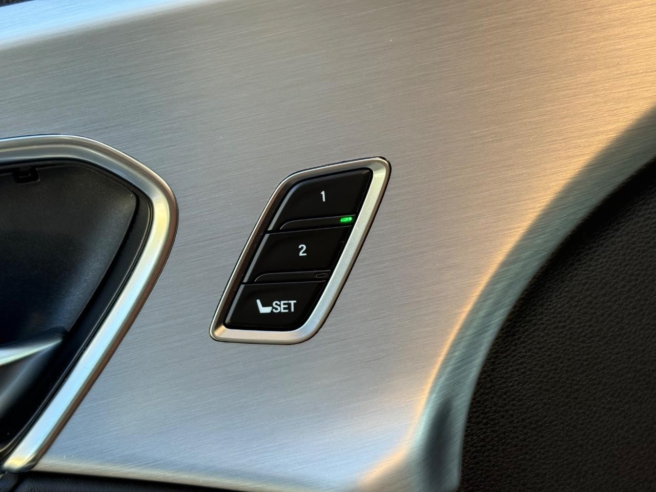 Acura RDX Vehicle Full-screen Gallery Image 16