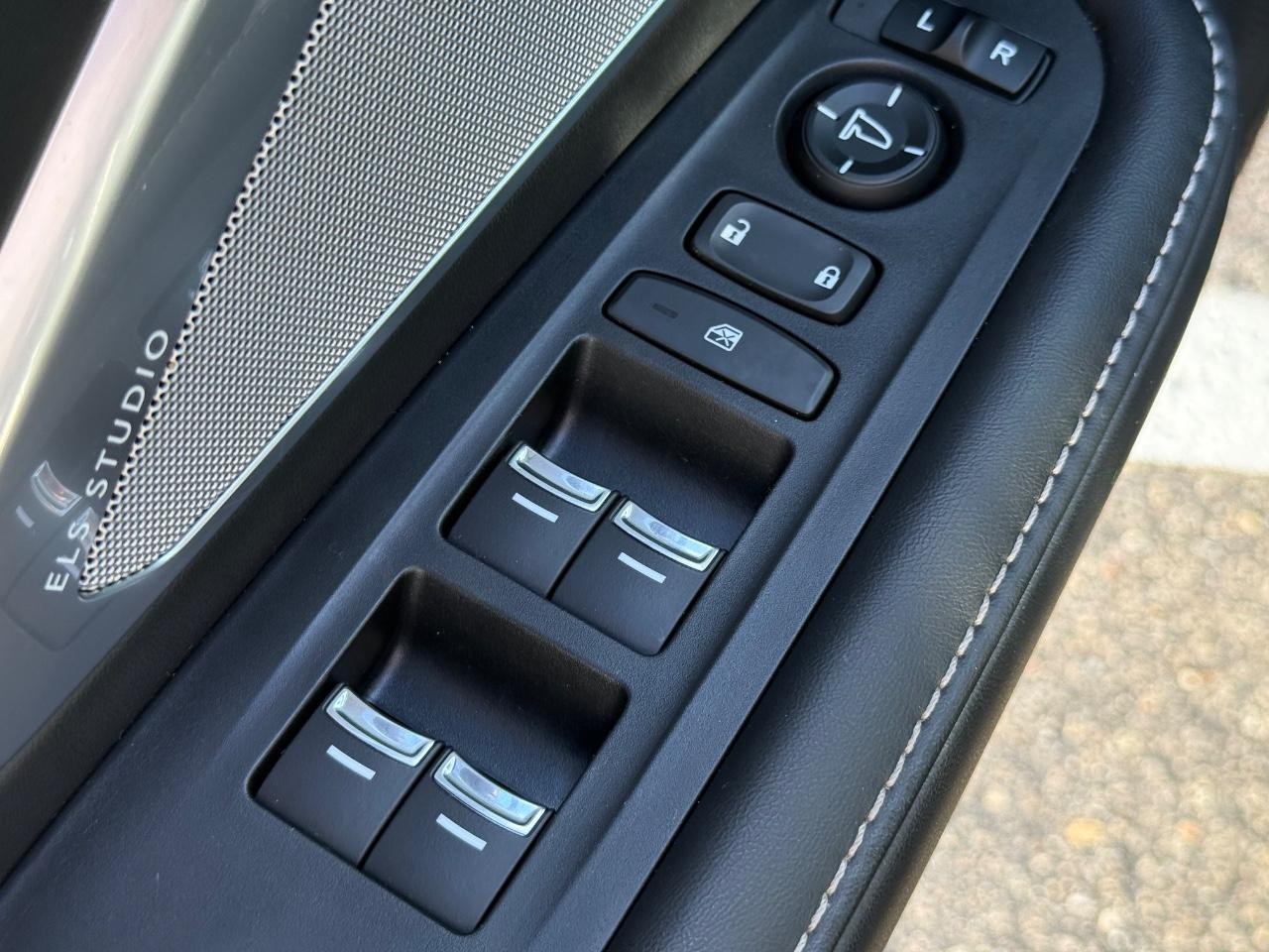 Acura RDX Vehicle Full-screen Gallery Image 19