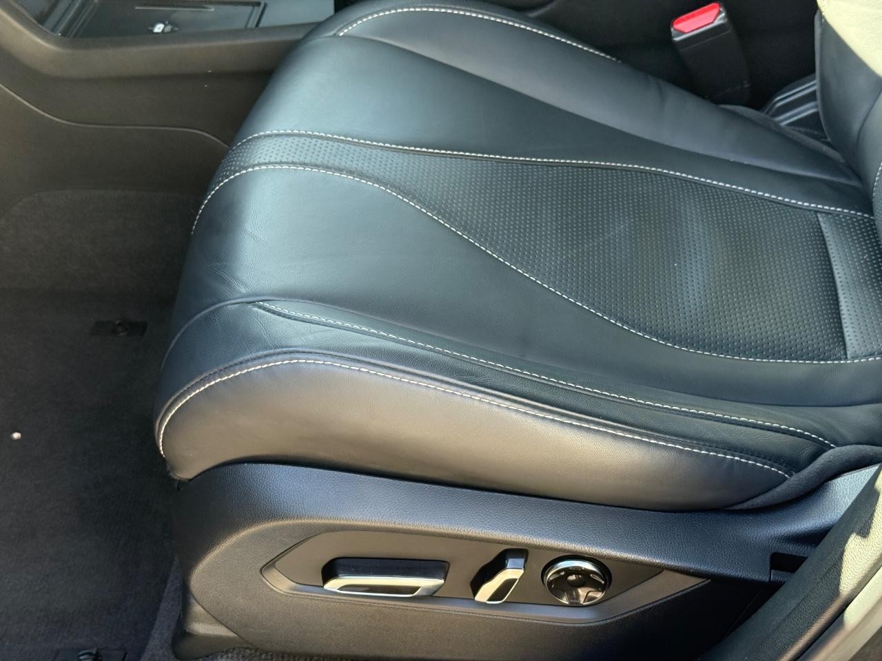 Acura RDX Vehicle Full-screen Gallery Image 20