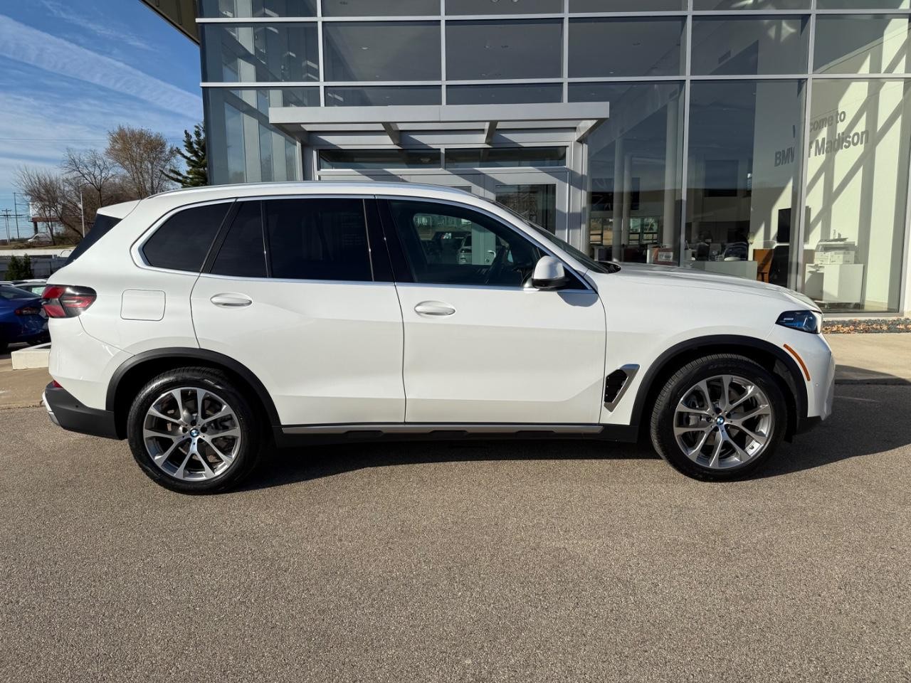 BMW X5 Vehicle Image 02