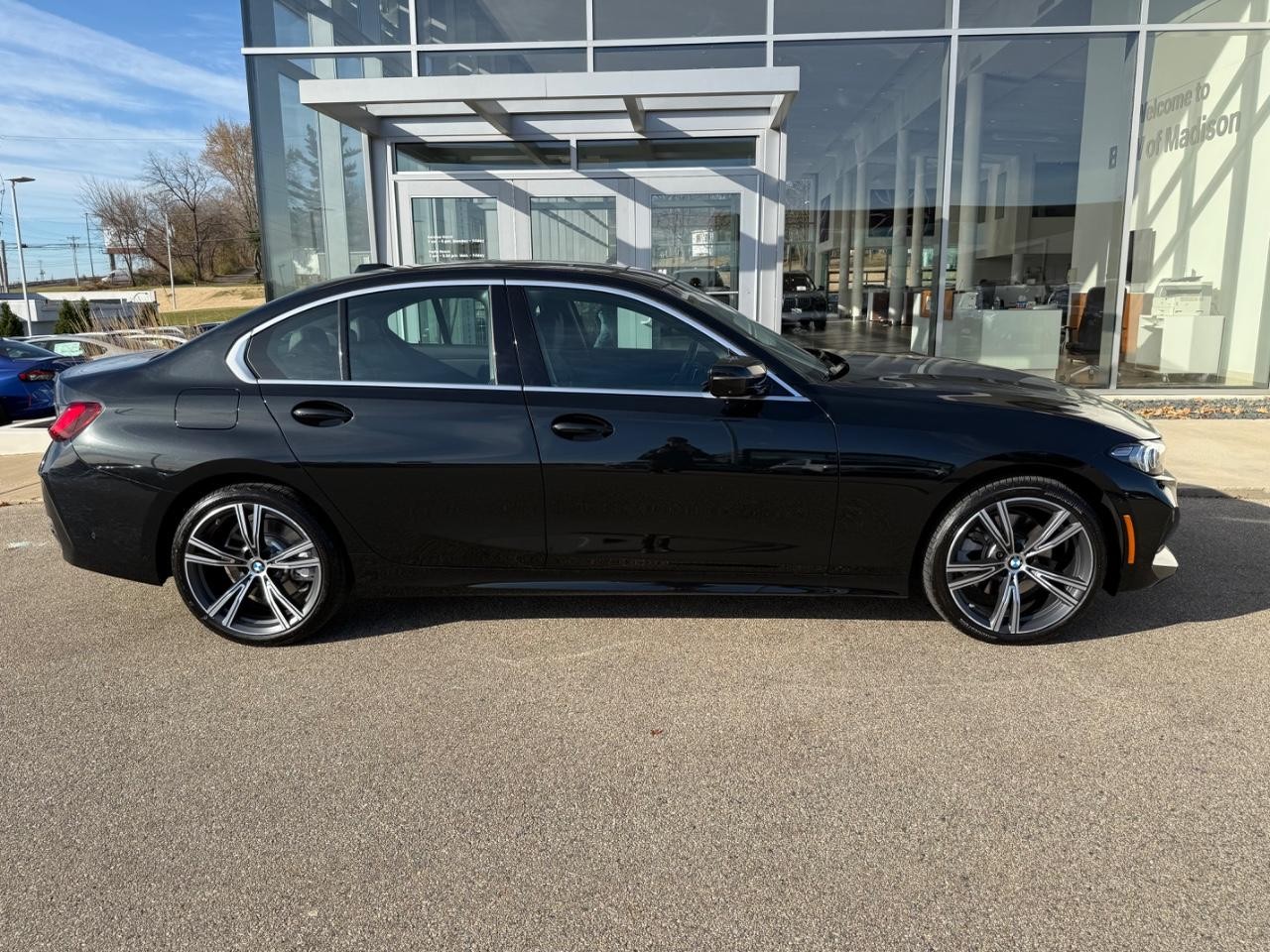 BMW 3 Series Vehicle Image 02