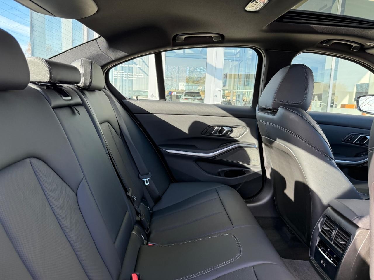 BMW 3 Series Vehicle Image 09