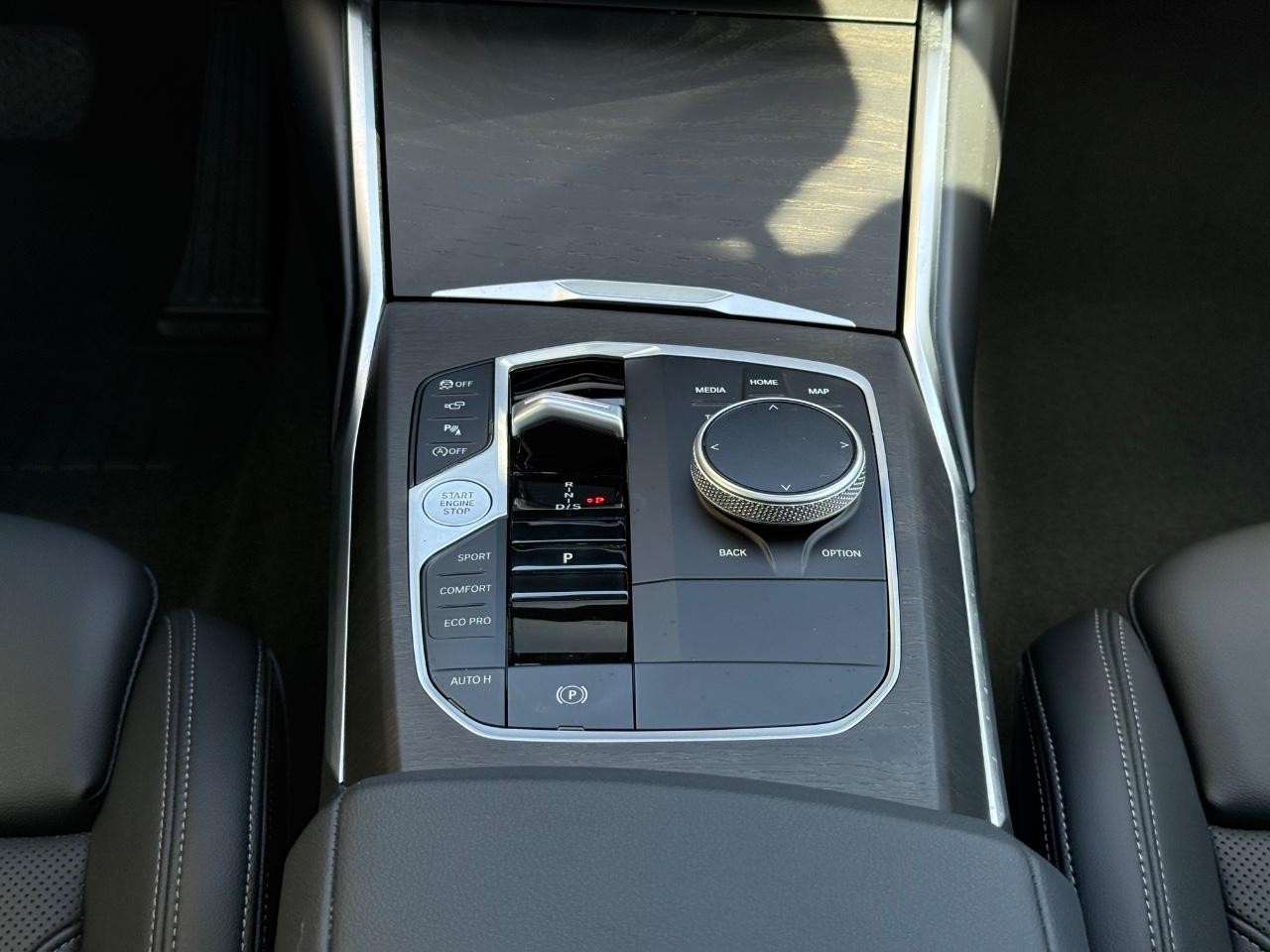 BMW 3 Series Vehicle Image 12