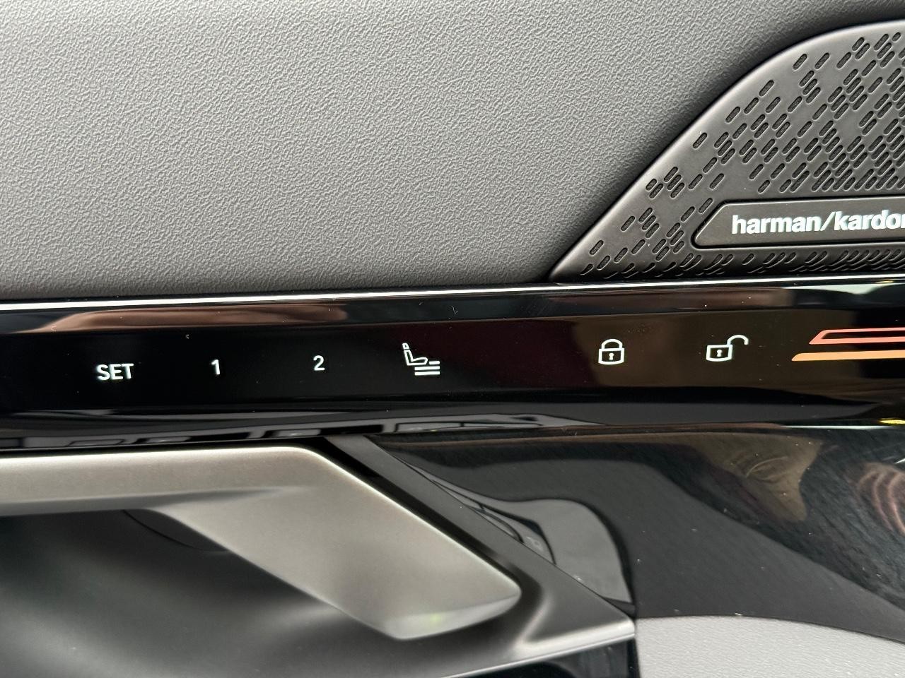 BMW 5 Series Vehicle Image 11