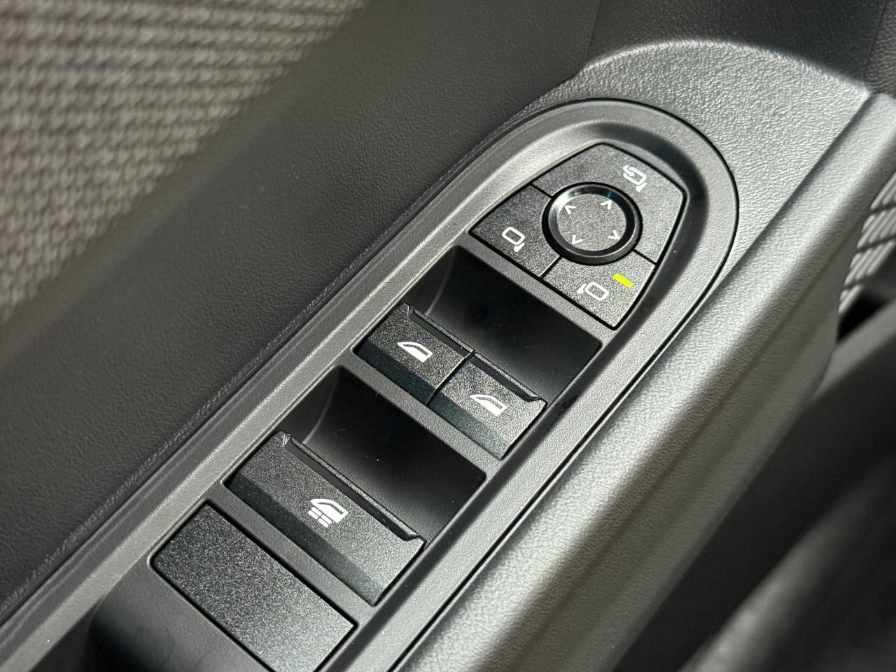 MINI Convertible Vehicle Image 16