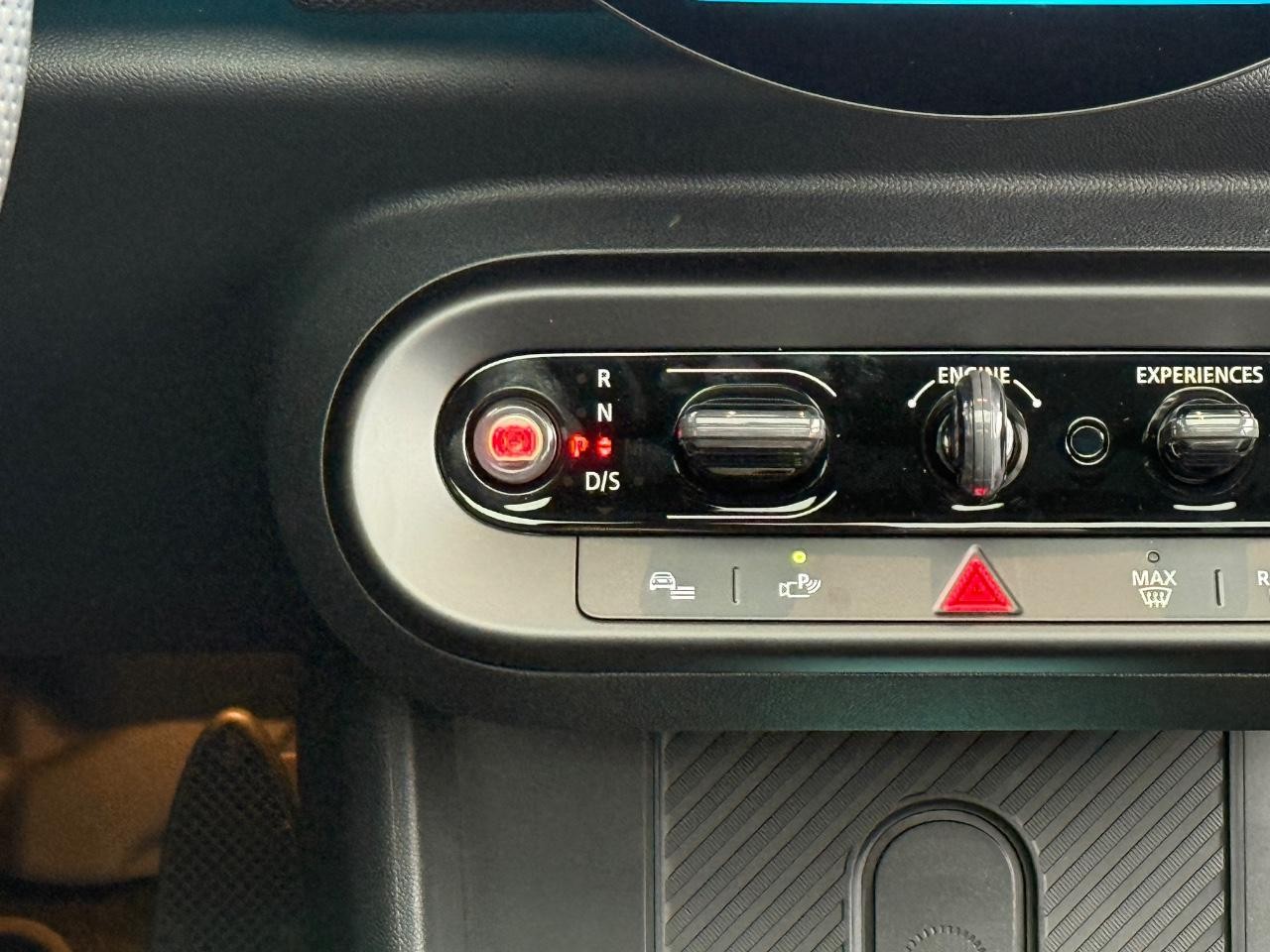 MINI Hardtop 2 Door Vehicle Image 09