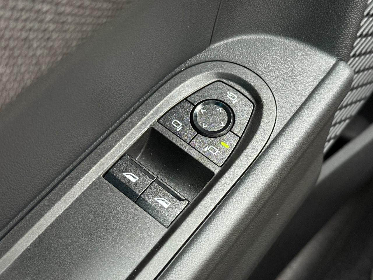 MINI Hardtop 2 Door Vehicle Image 15