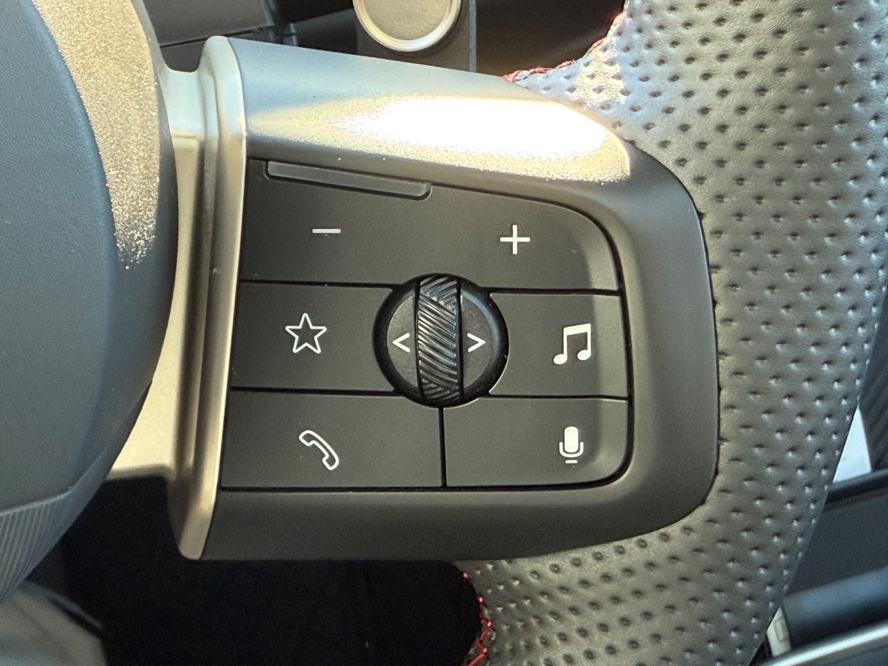 MINI Hardtop 4 Door Vehicle Image 11