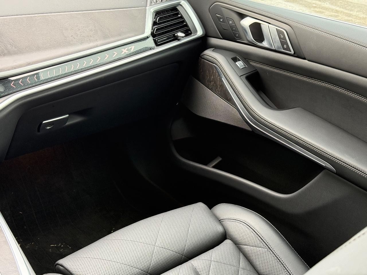 BMW X7 Vehicle Image 14