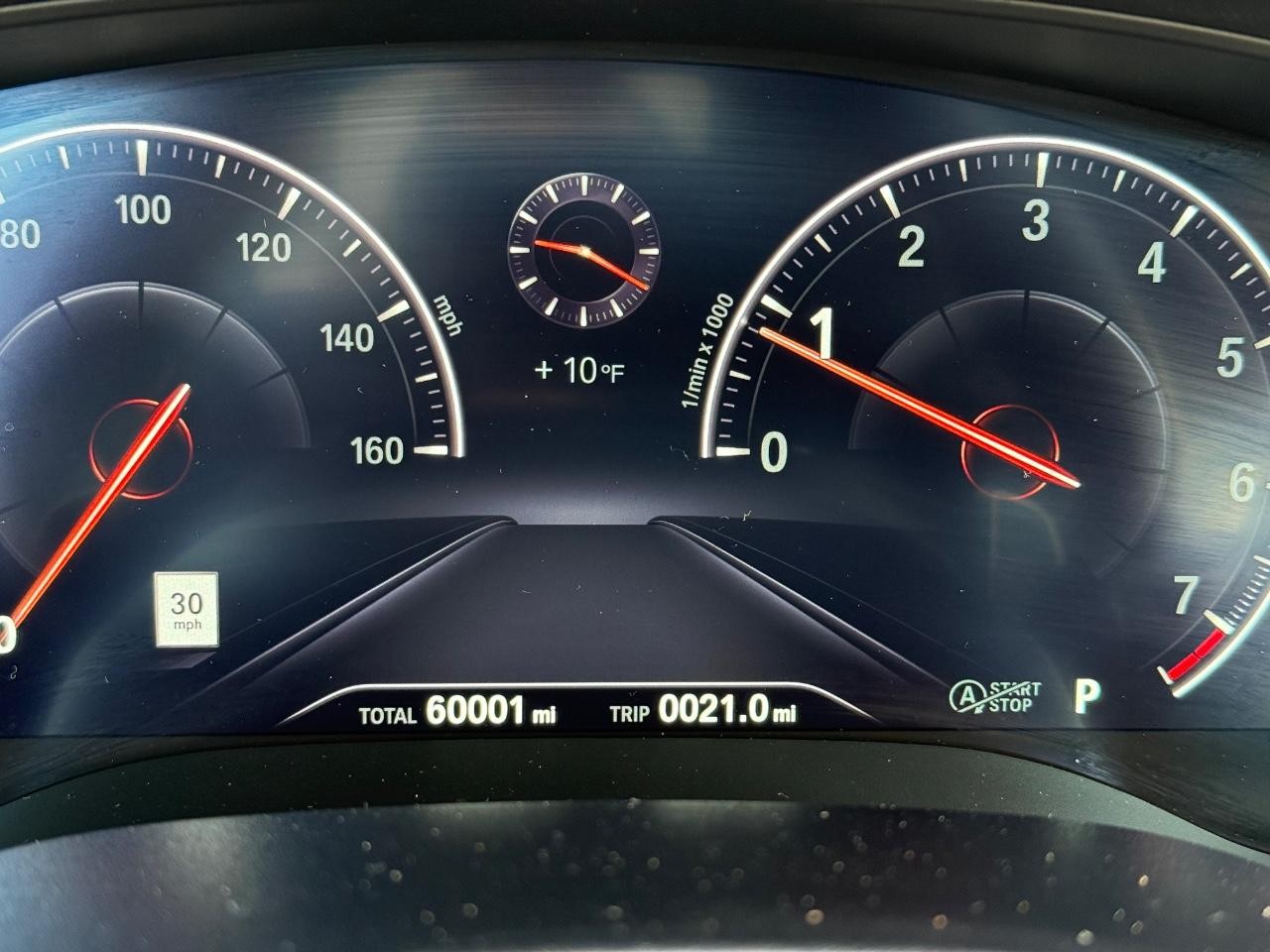 BMW 5 Series Vehicle Full-screen Gallery Image 18