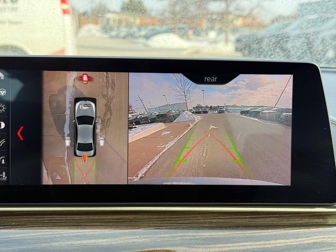 BMW 5 Series Vehicle Full-screen Gallery Image 19