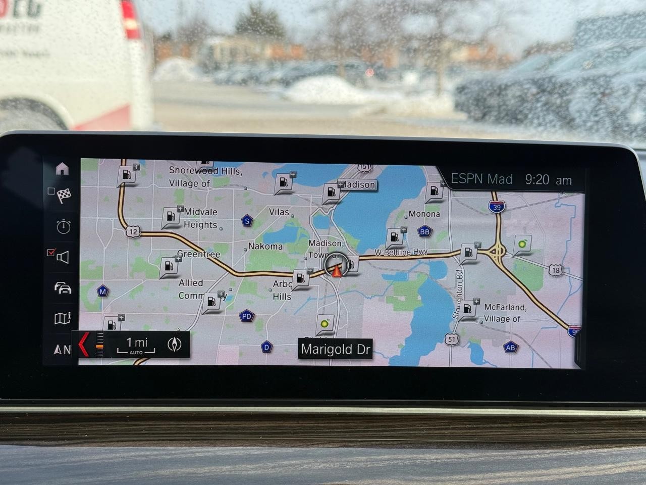 BMW 5 Series Vehicle Full-screen Gallery Image 21