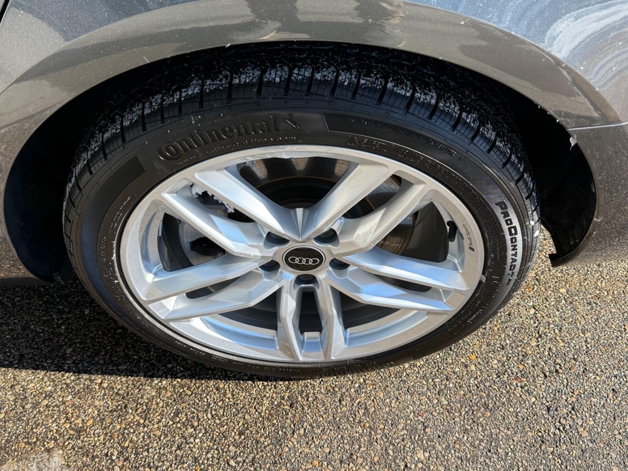 Audi A4 Sedan Vehicle Full-screen Gallery Image 06