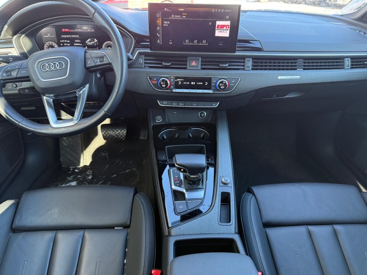 Audi A4 Sedan Vehicle Full-screen Gallery Image 10